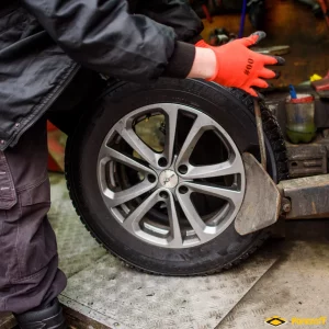 Выездной шиномонтаж: преимущества и особенности обслуживания